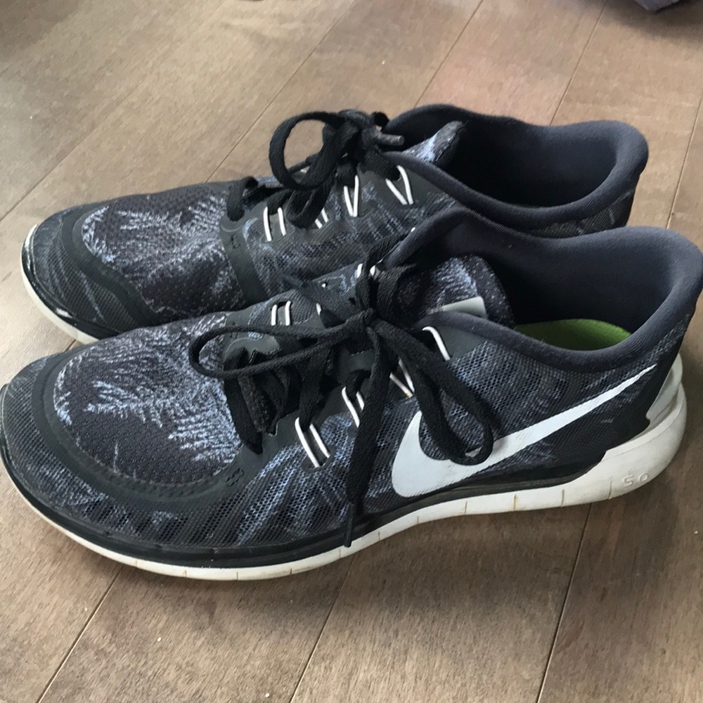 Nike free runs 5.0